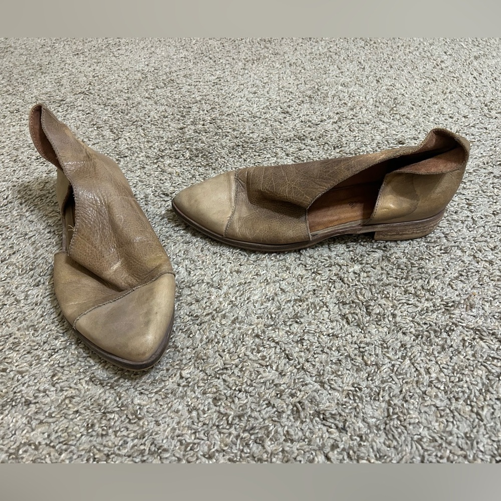 Free People Royale Flat Women's Tan Leather Pointed-Toe Slip-On Brown Size 39 9